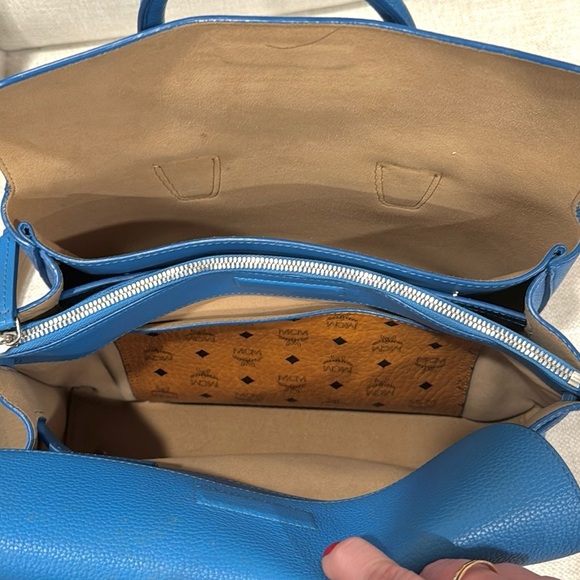 MCM Milla Tote - Picture 11 of 12